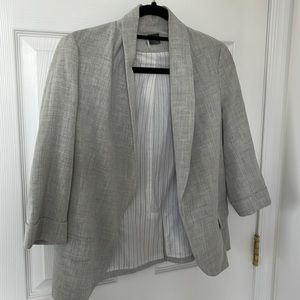 Fitted light gray blazer